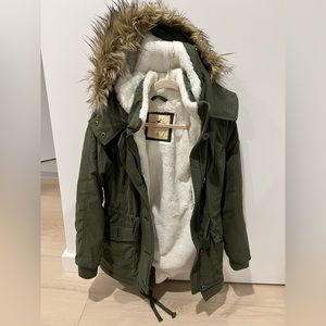 Hollister Parka with faux fur lining XS